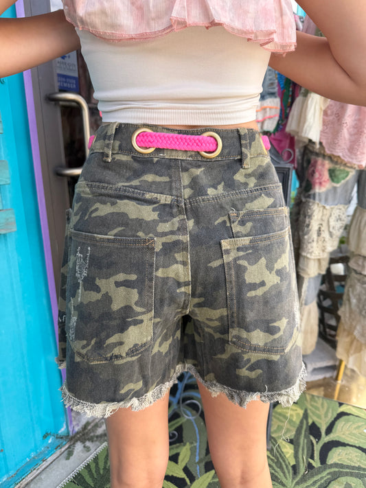 BRAIDED WAIST BELT POCKETS CAMOUFLAGE PRINT SHORTS