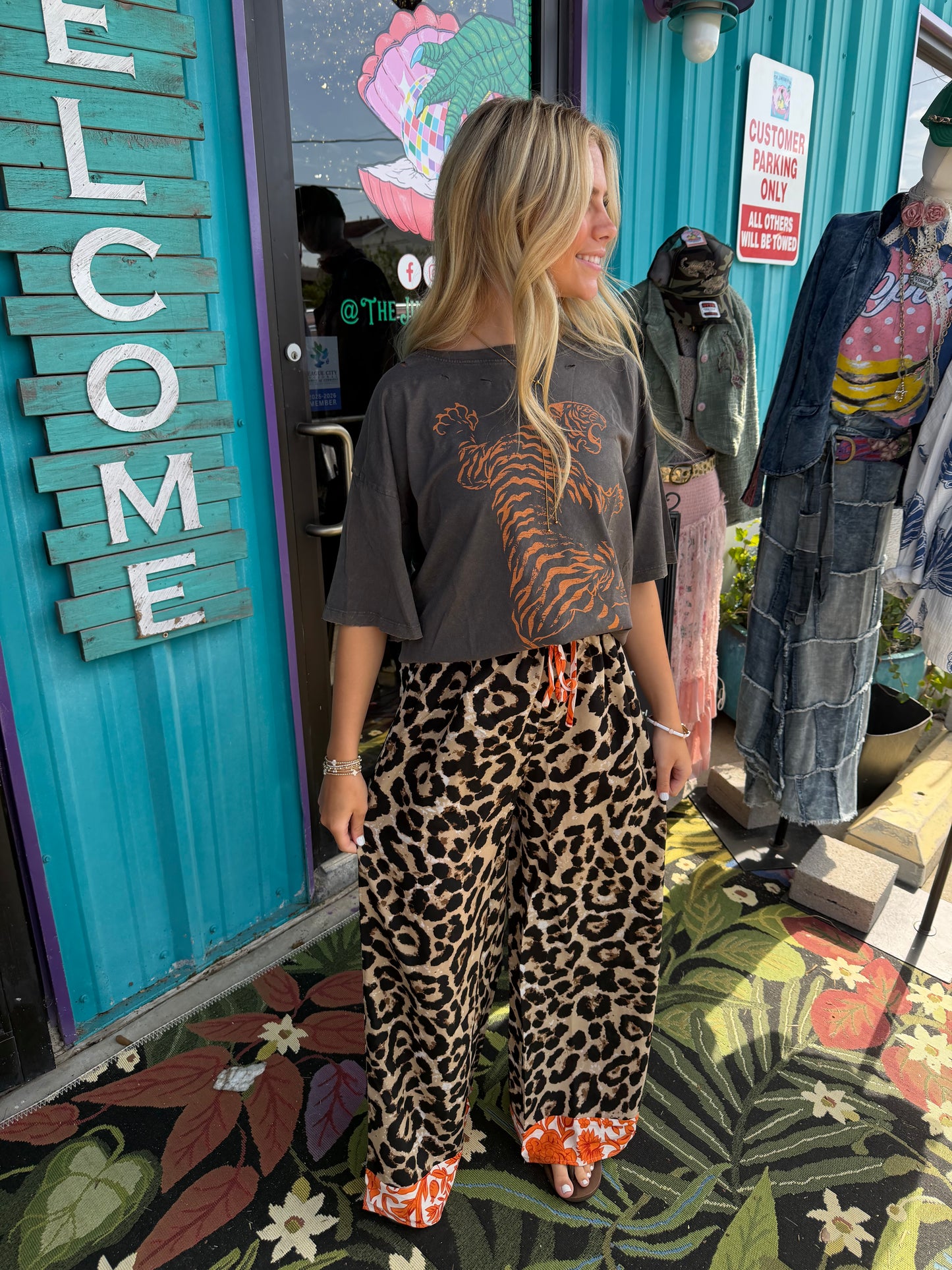Roaring Tiger Oversized Vintage-Wash Graphic Tee