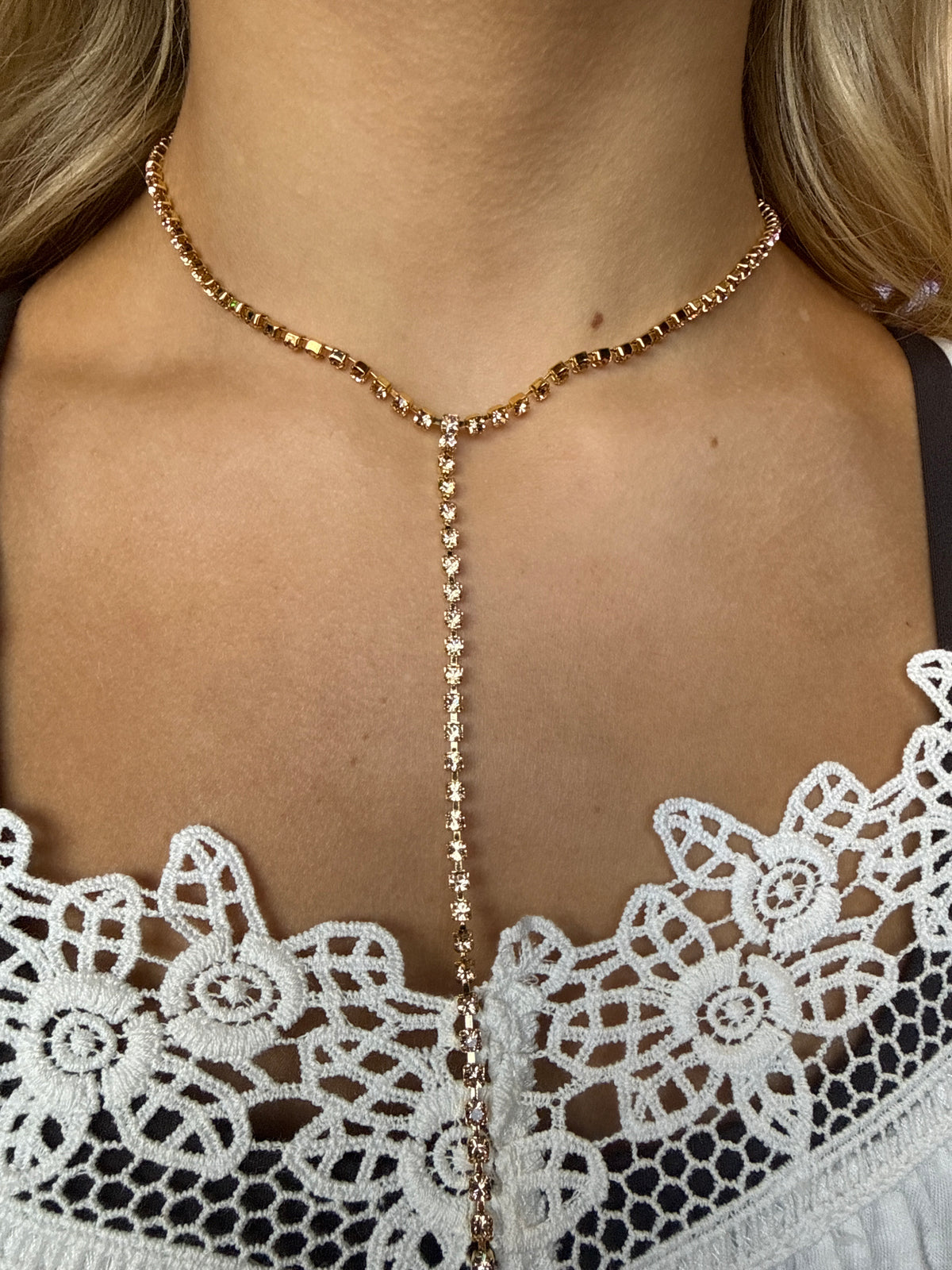 KASSANDRA NECKLACE IN LIGHT PEACH