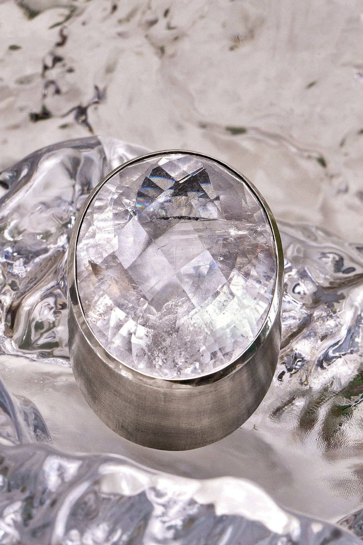 Oval Colossus Ring in Striated Crystal (Silver)