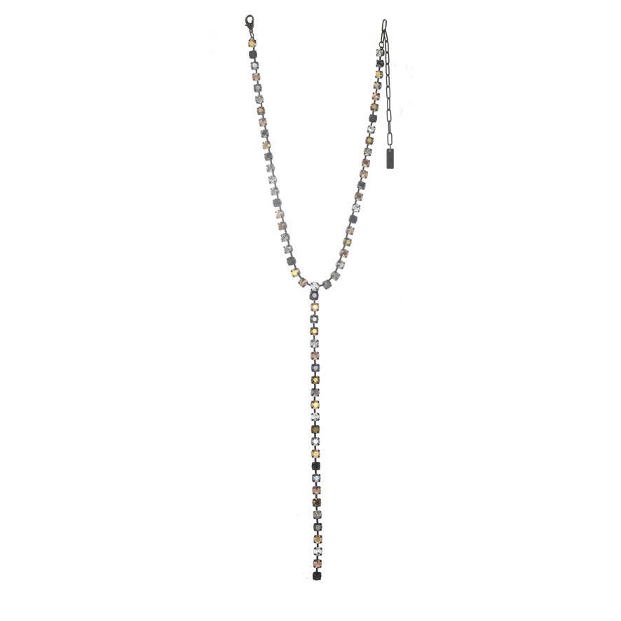 Y Metallic Necklace in Smutt