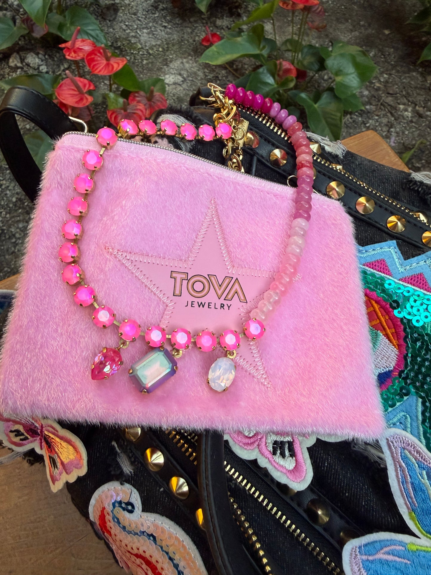 GLITTERBELLE ELECTRIC PINK FROST NECKLACE