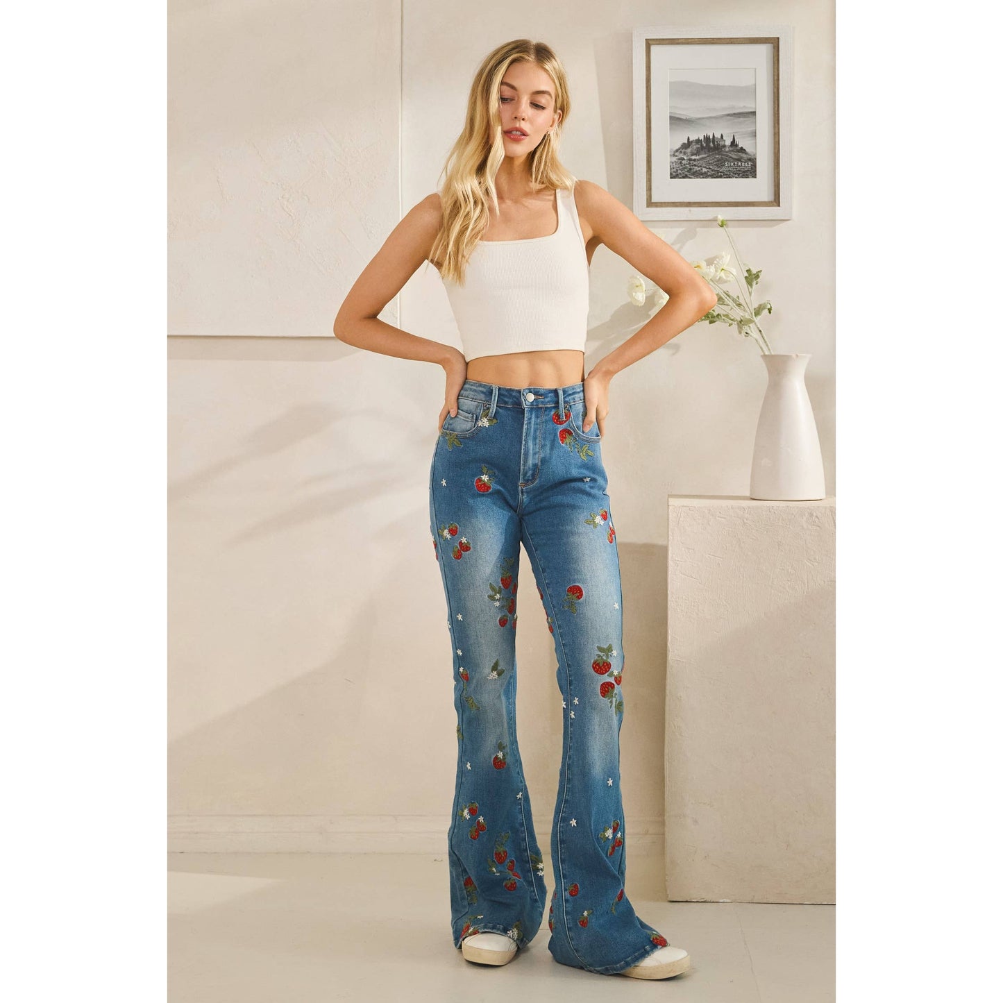 WASHED STRAWBERRY EMBROIDERED DENIM PANTS