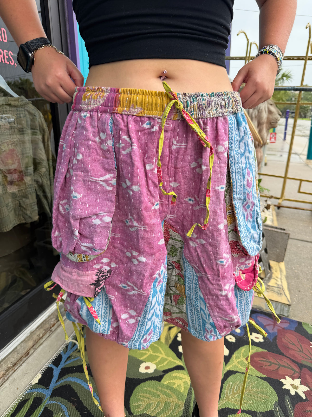 Daisy cargo shorts 