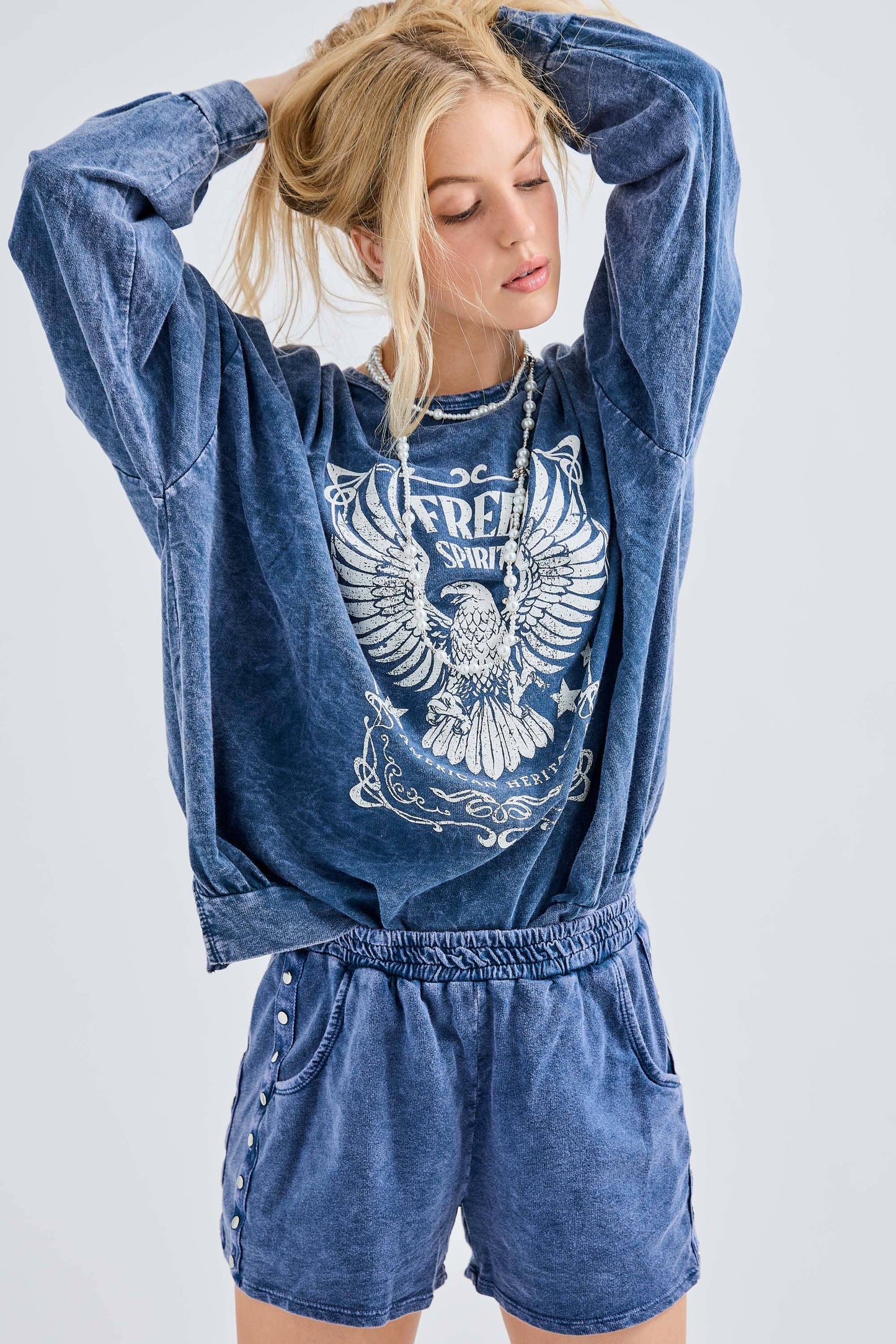 Mineral Washed Free Spirit Graphic sweatshirt