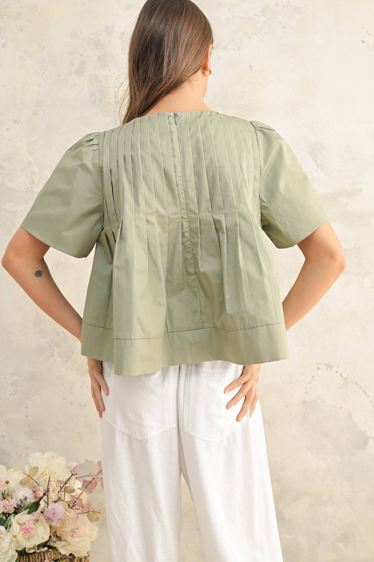 PLEATED DETAIL SHORT SLEEVE BLOUSE