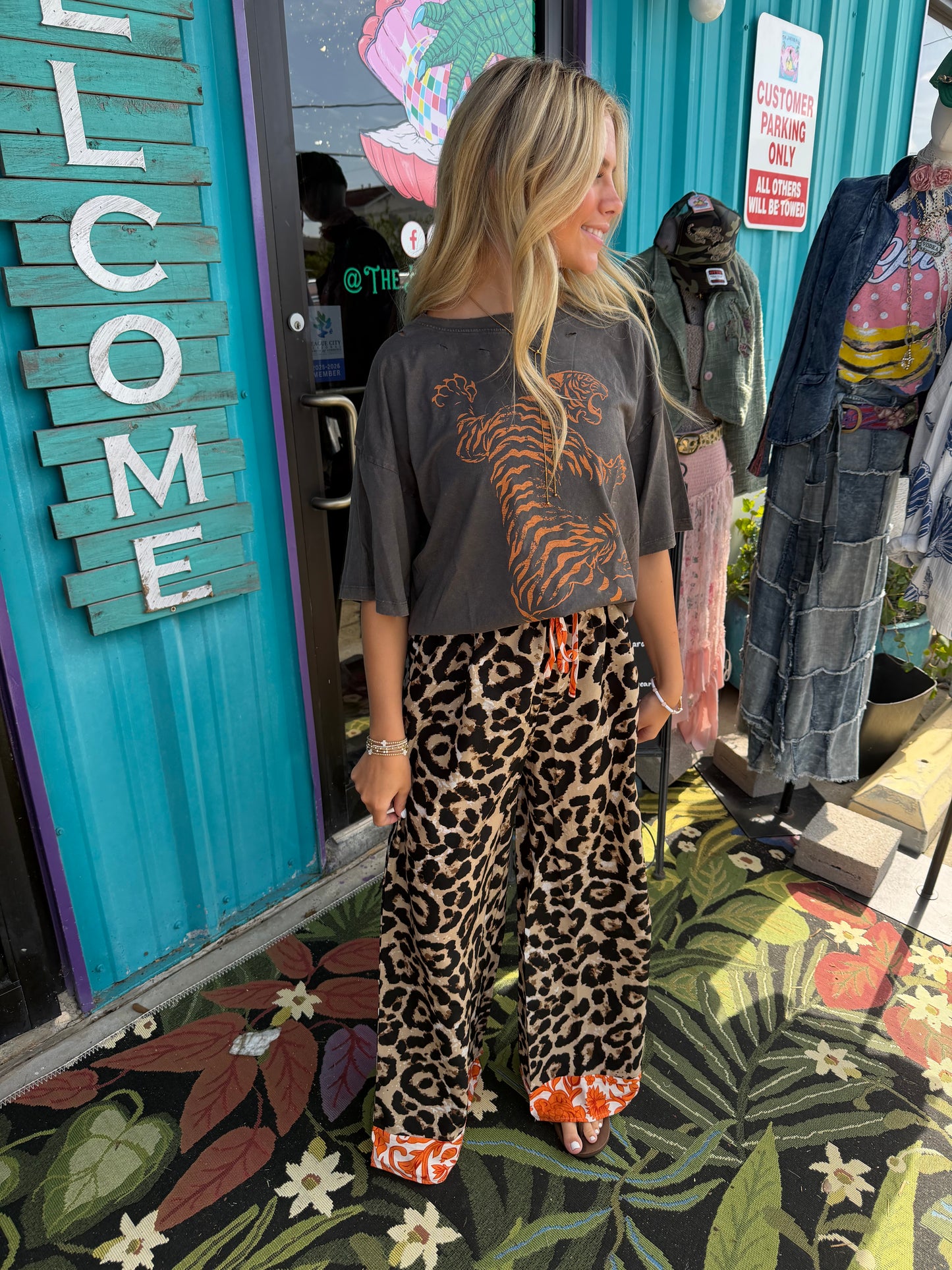 Roaring Tiger Oversized Vintage-Wash Graphic Tee