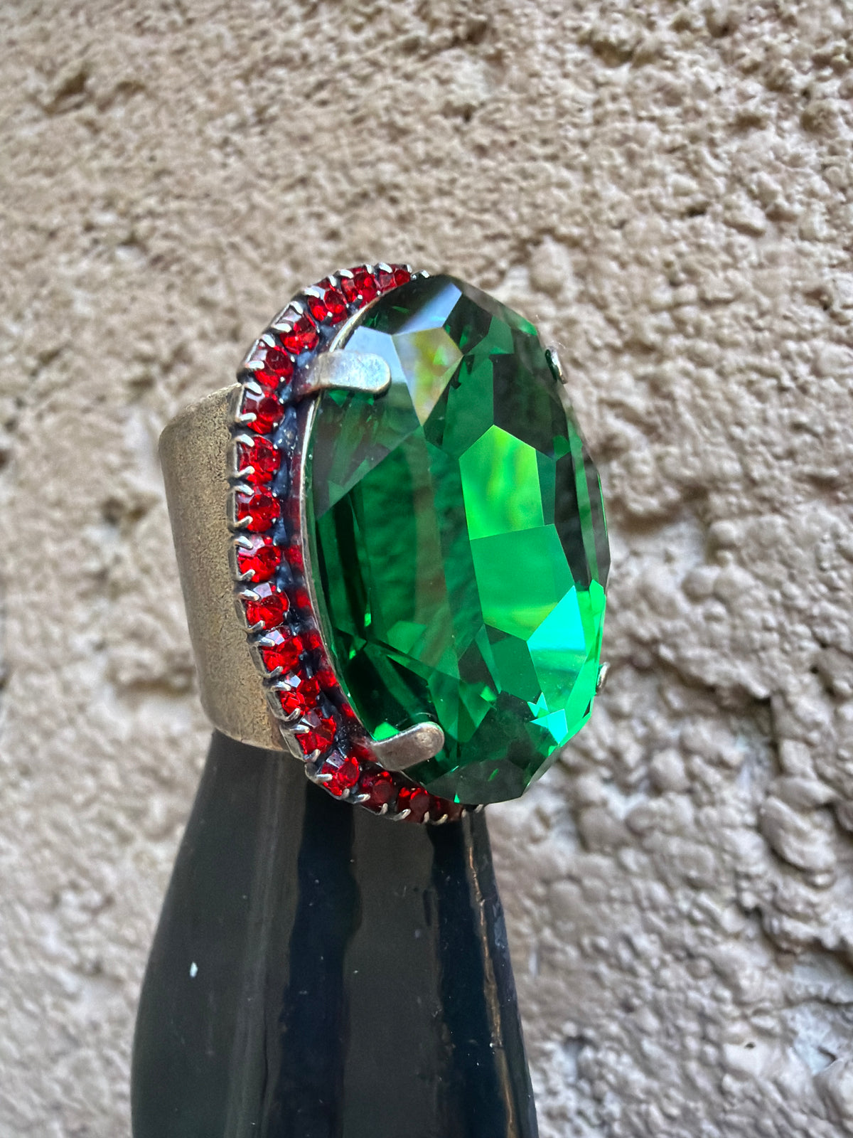 WETSTONE: Emerald w Red Trim on Silver Liz Taylor Ring