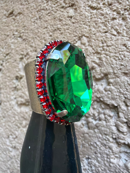 WETSTONE: Emerald w Red Trim on Silver Liz Taylor Ring