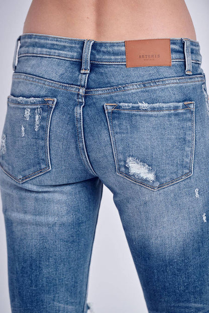 MID RISE STRETCH SKINNY STRAIGHT WITH FRAYED HEM JEANS