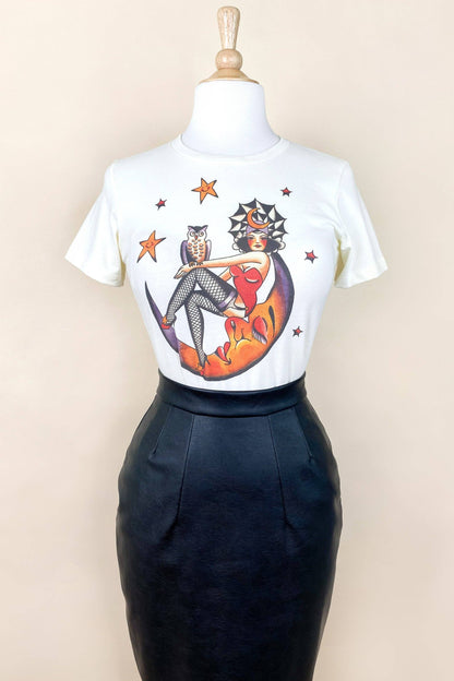 Here Comes the Night Fitted Tee in Ivory
