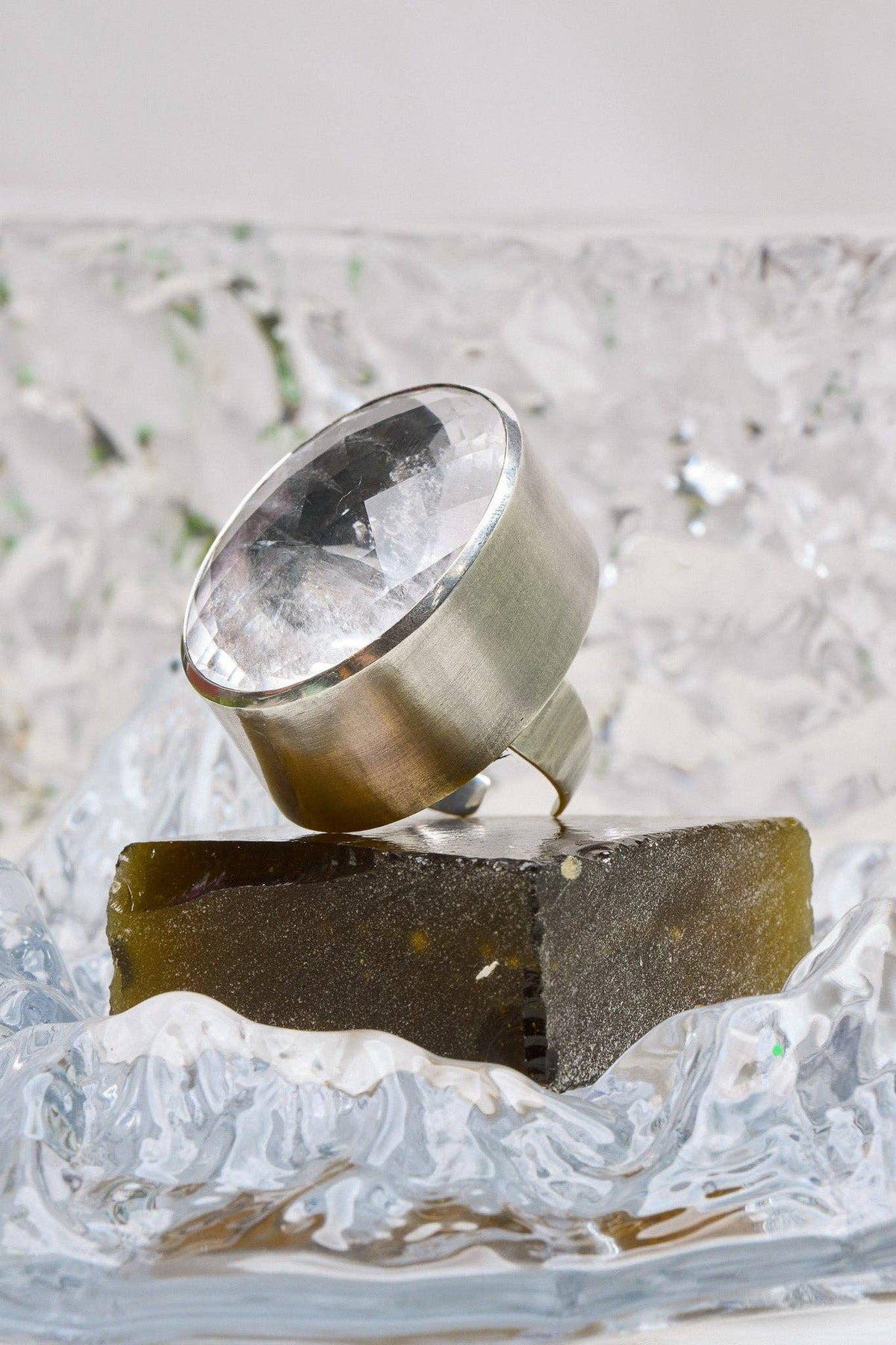 Oval Colossus Ring in Striated Crystal (Silver)