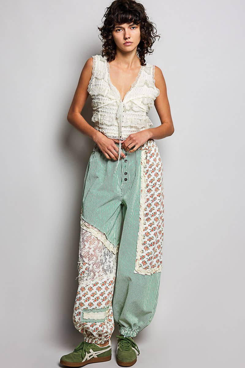 V-neck Sleeveless Cropped Lace Tank Top
