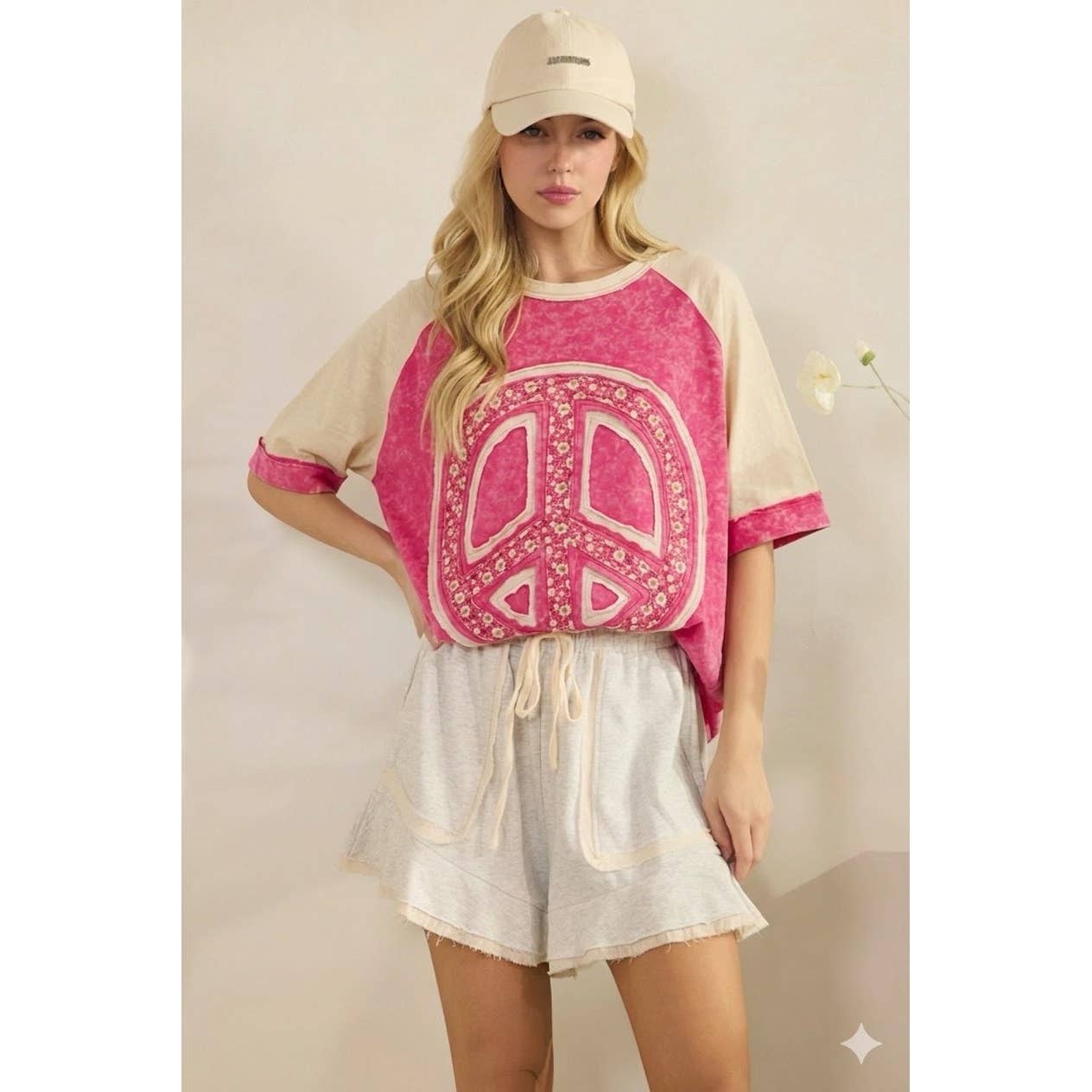 PEACE SIGN PATCH TEE