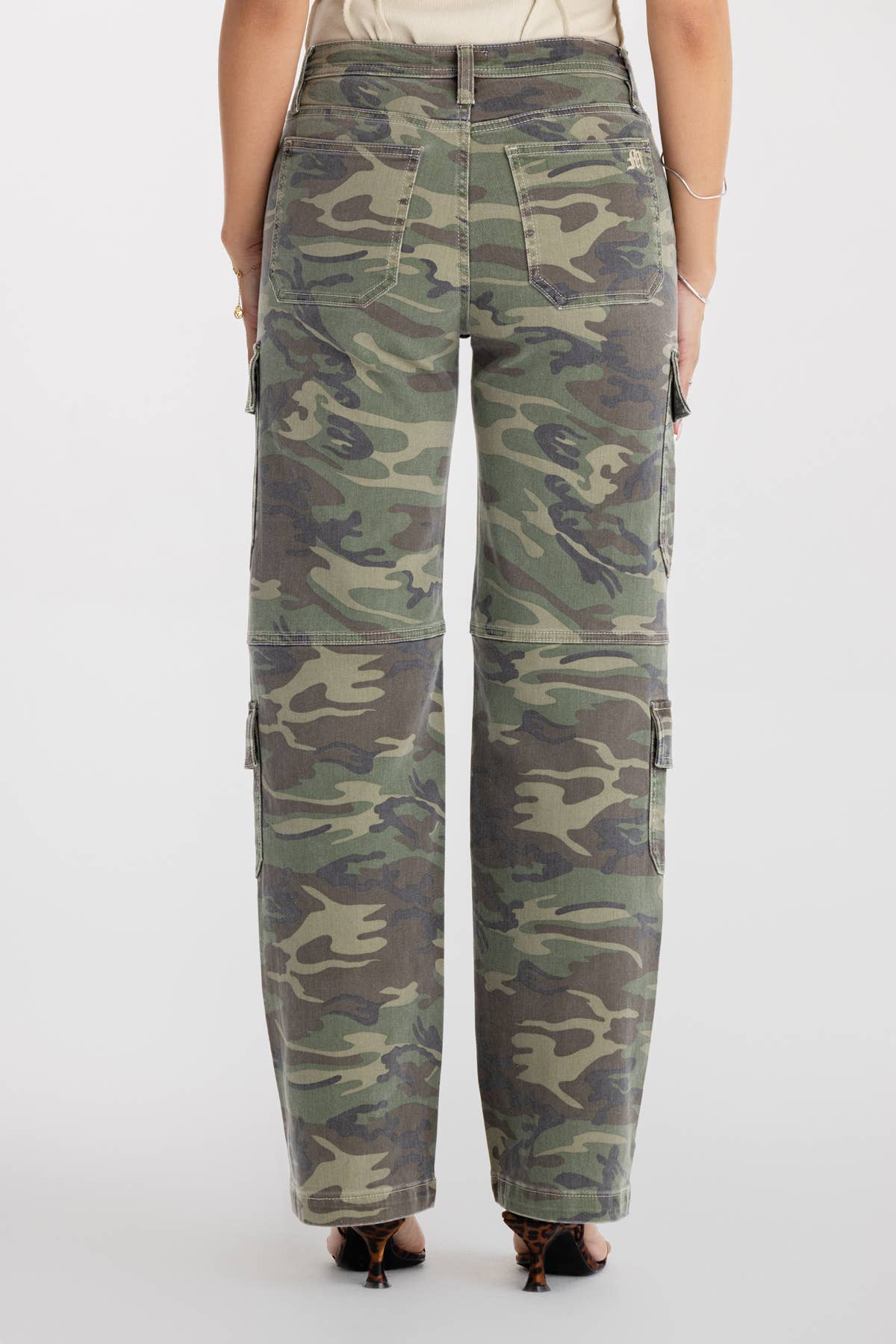 MID RISE CAMO CARGO JEANS PANTS