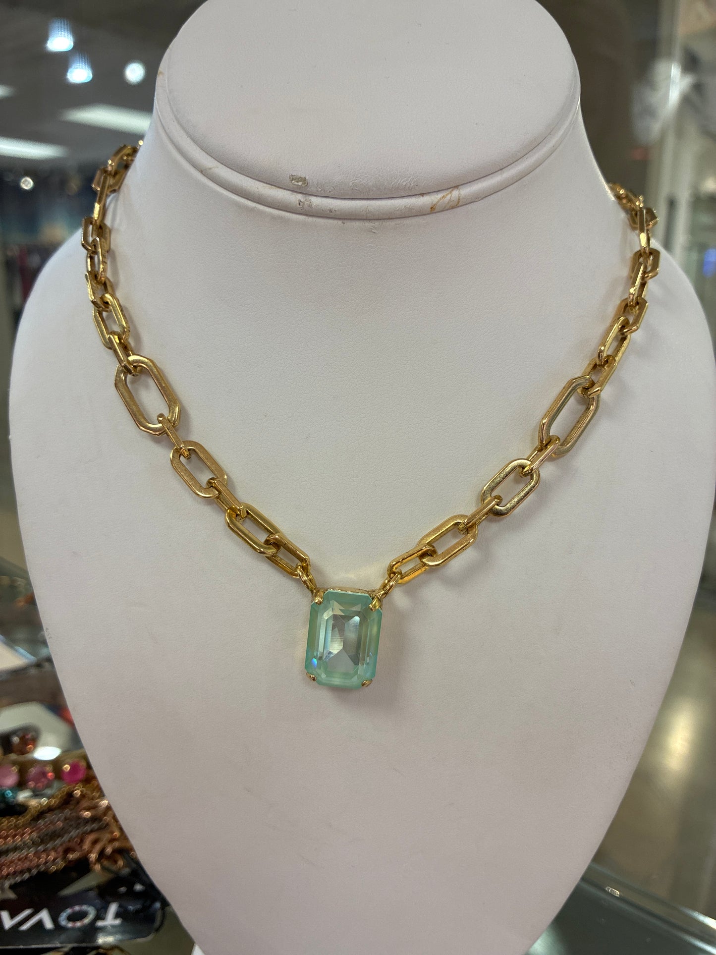 Gold Aqura Pendant Necklace
