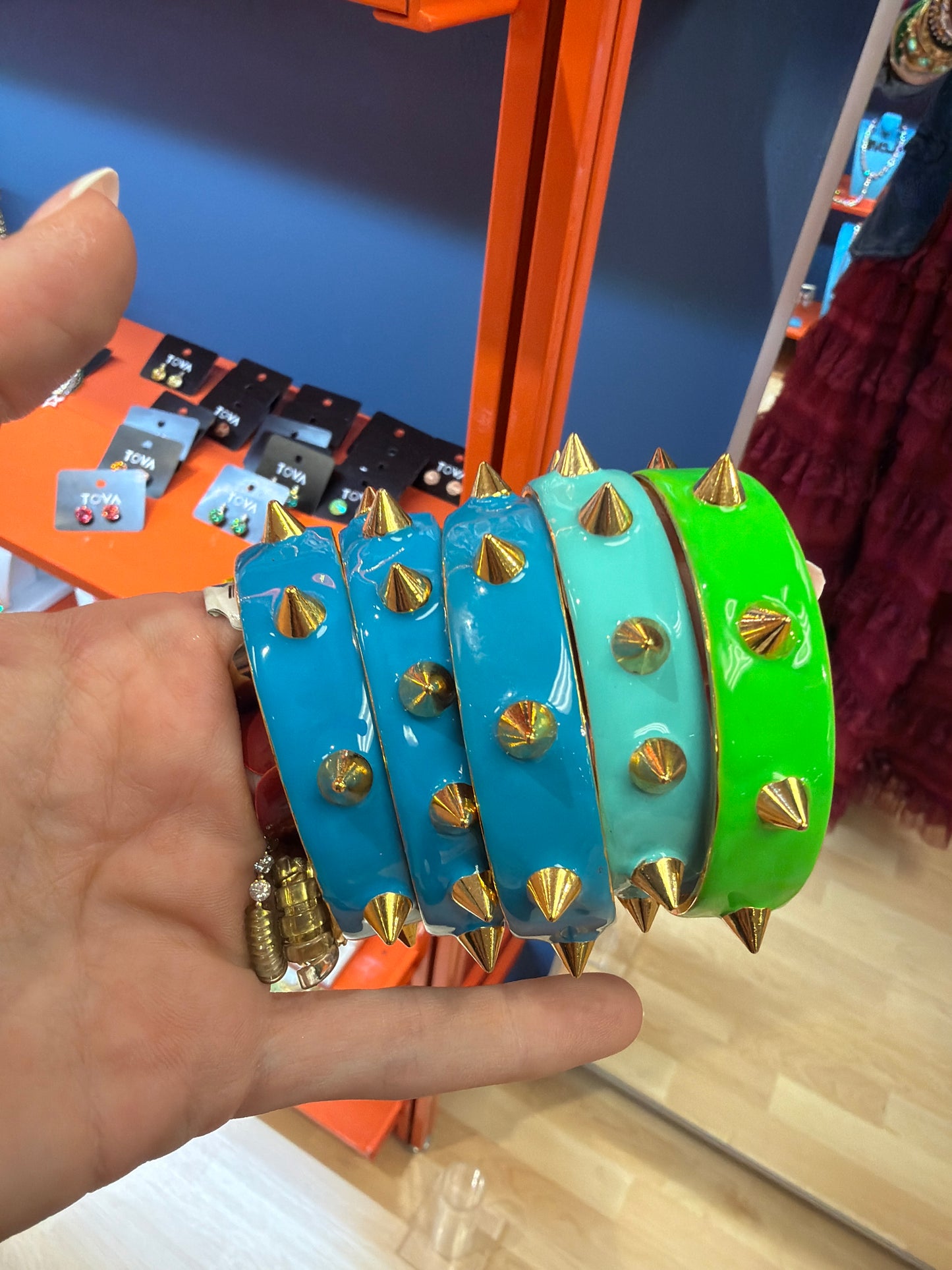 Spike cuff
