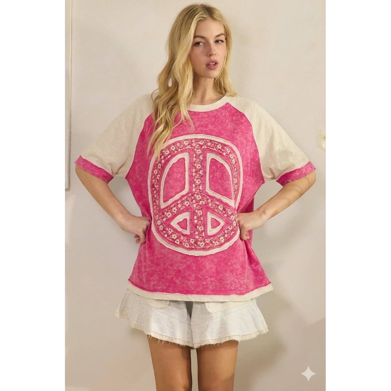 PEACE SIGN PATCH TEE