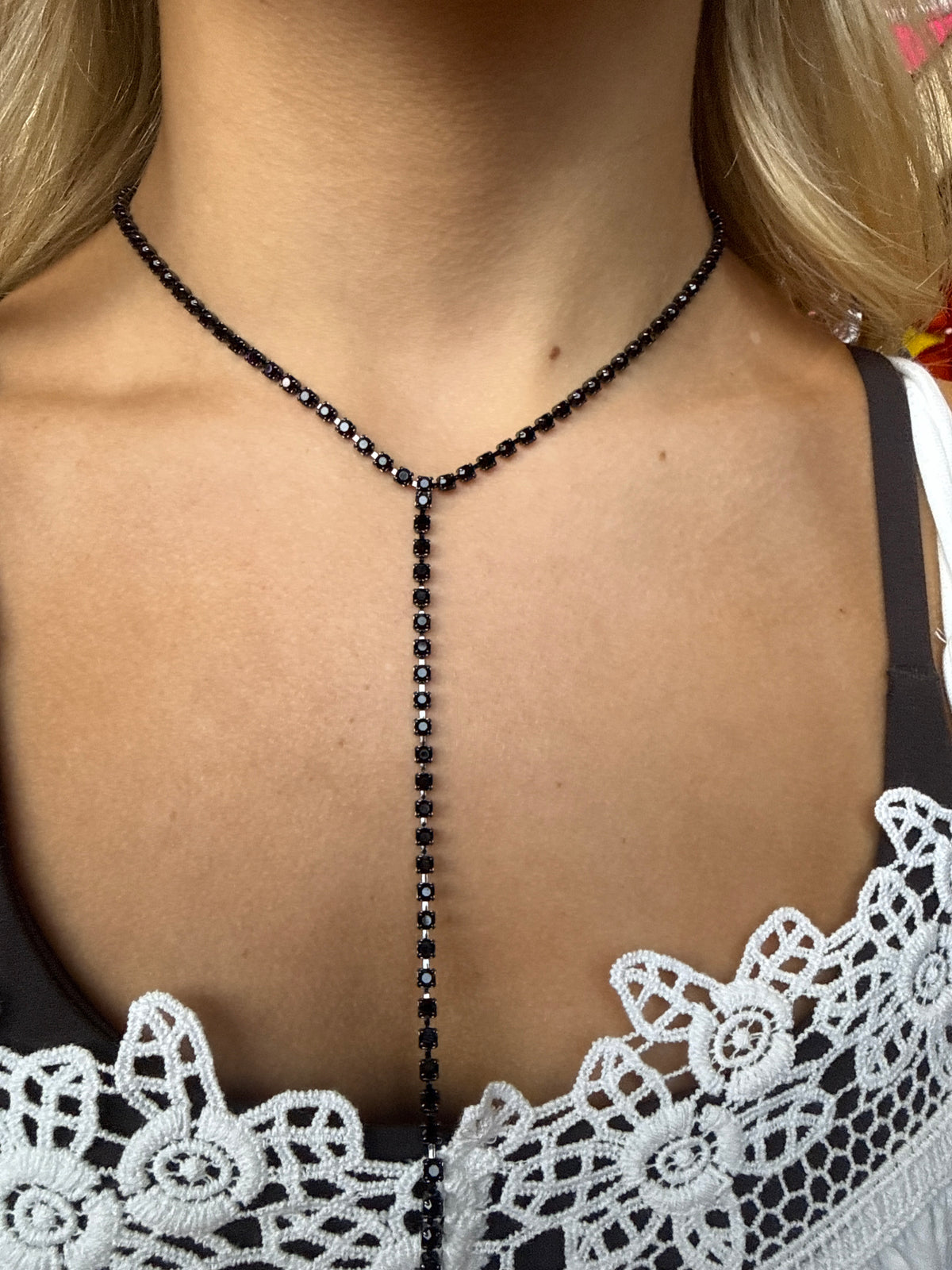 KASSANDRA NECKLACE IN GUNMETAL JET