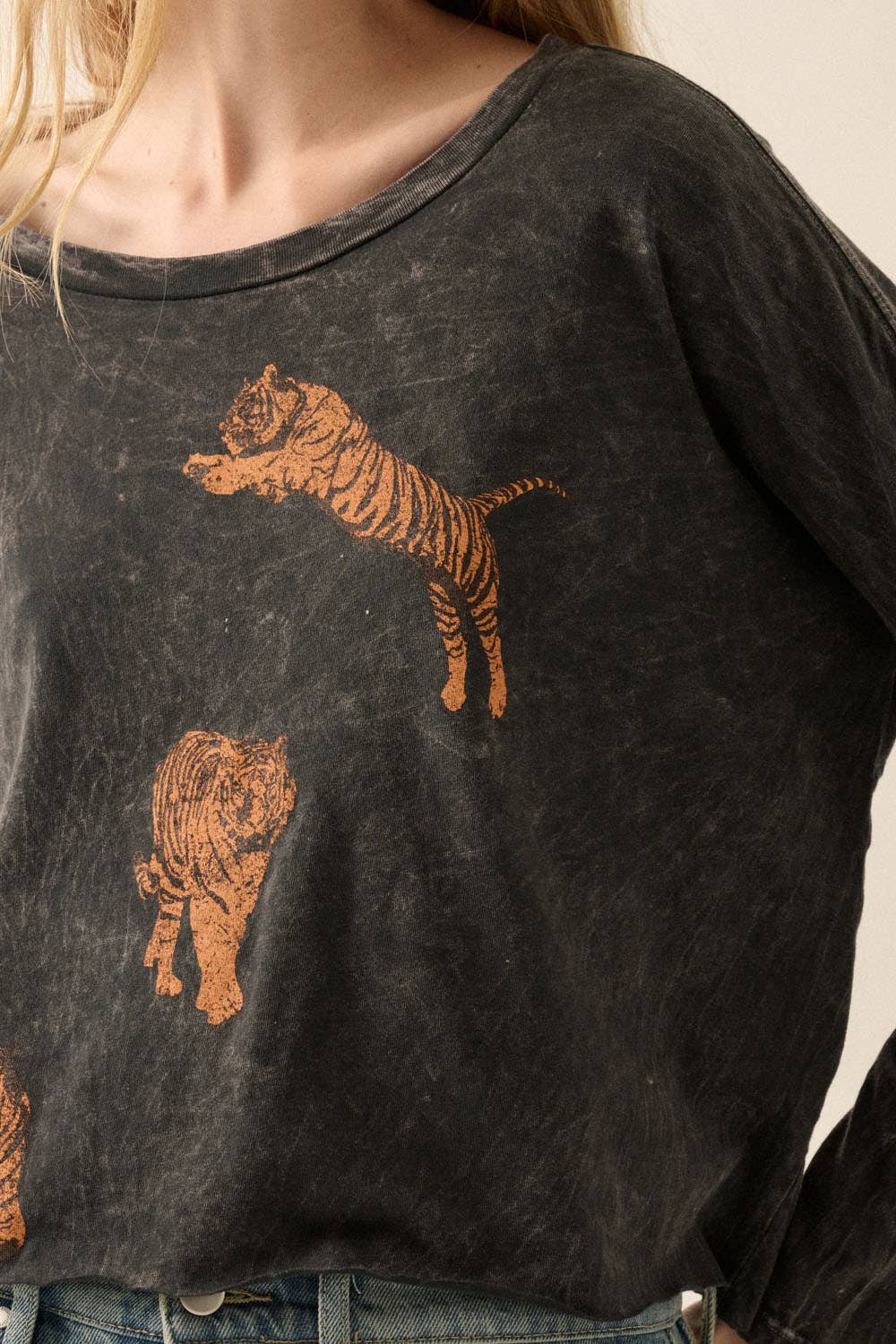 Trio Tigers Vintage-Wash Cropped Graphic Tee