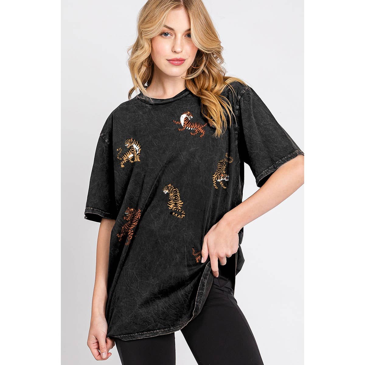 TIGER ALLOVER OVERSIZED GRAPHIC TEE