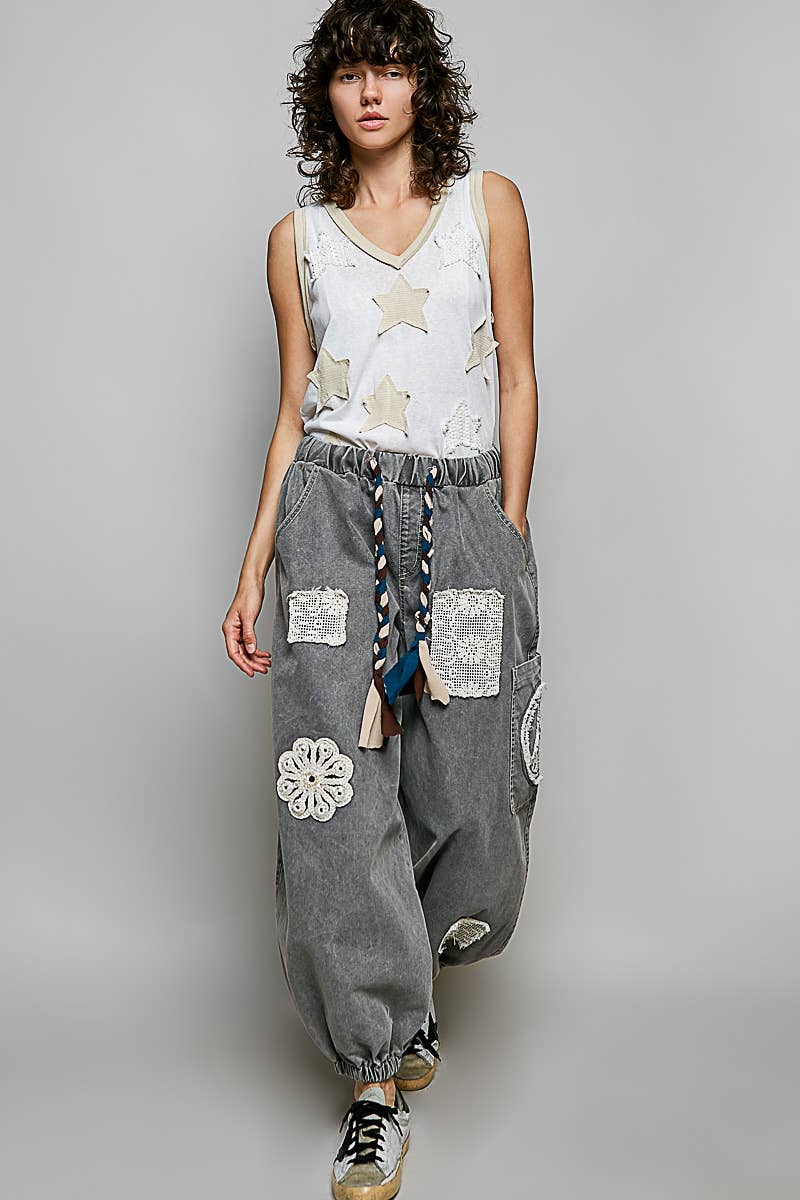 V-neck Sleeveless Front Star Patches Solid Basic Top