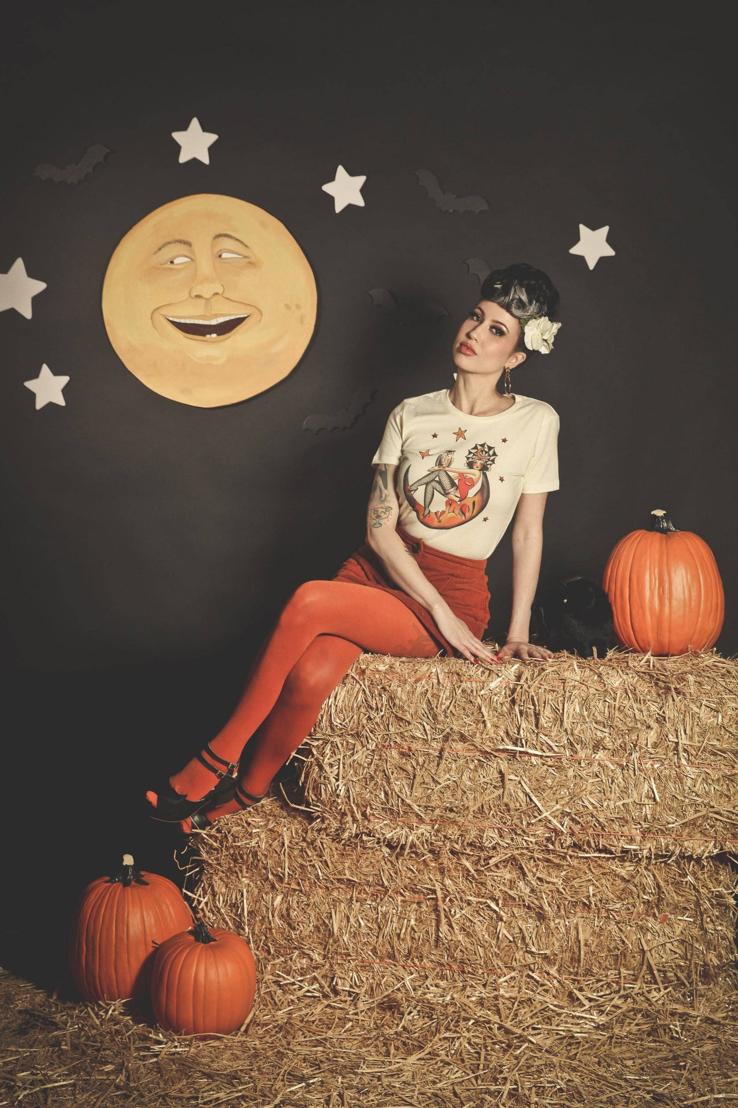Here Comes the Night Fitted Tee in Ivory
