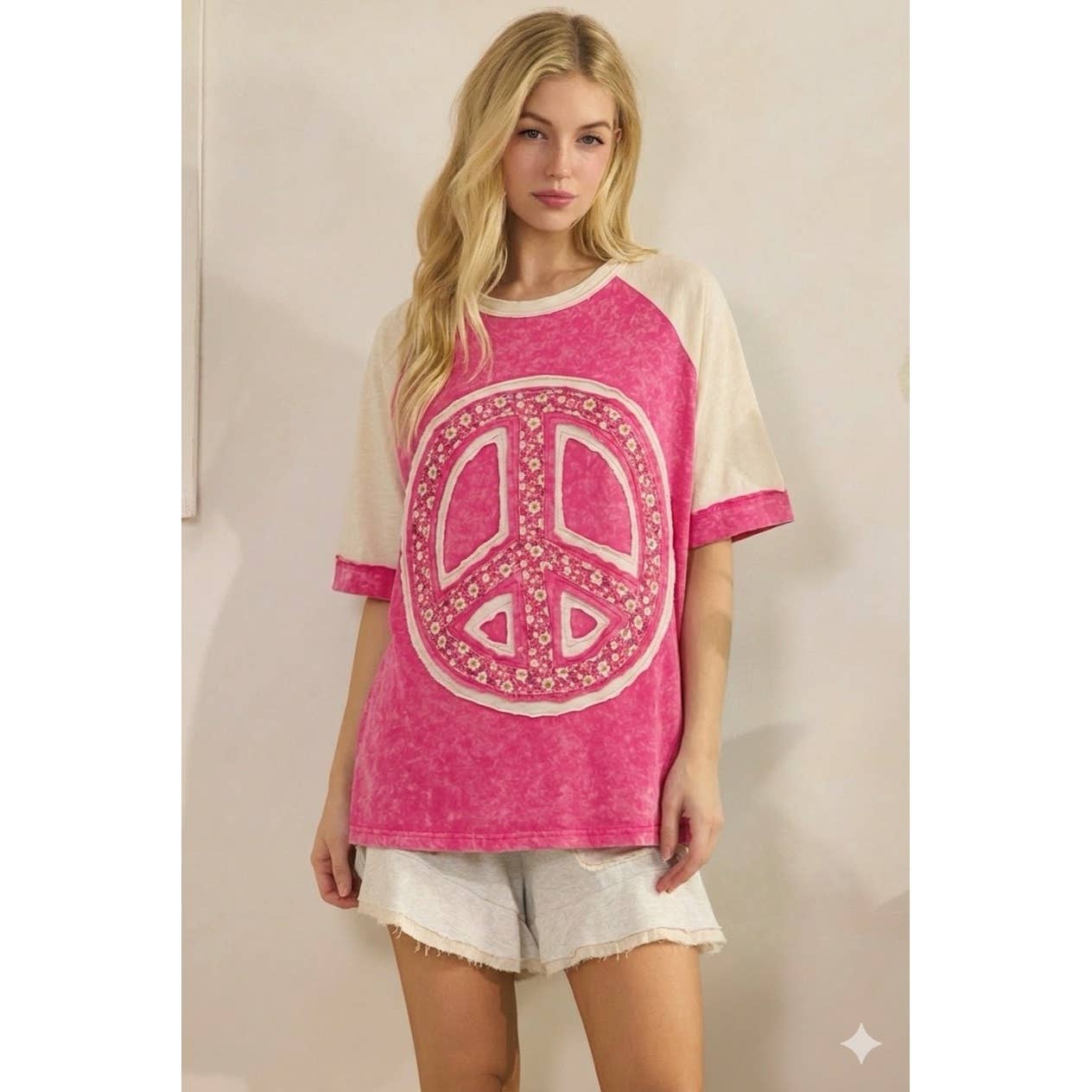 PEACE SIGN PATCH TEE