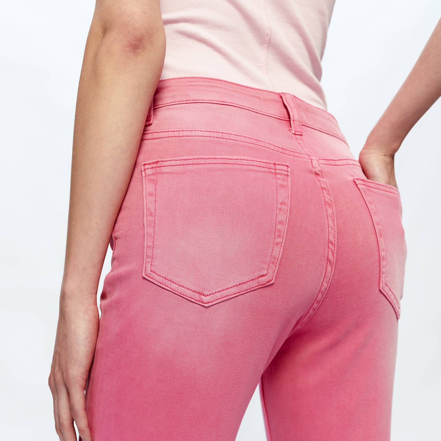 PINK MID RISE CROP FLARE TWILL PANTS WITH FRAYED HEM