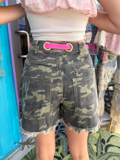 BRAIDED WAIST BELT POCKETS CAMOUFLAGE PRINT SHORTS