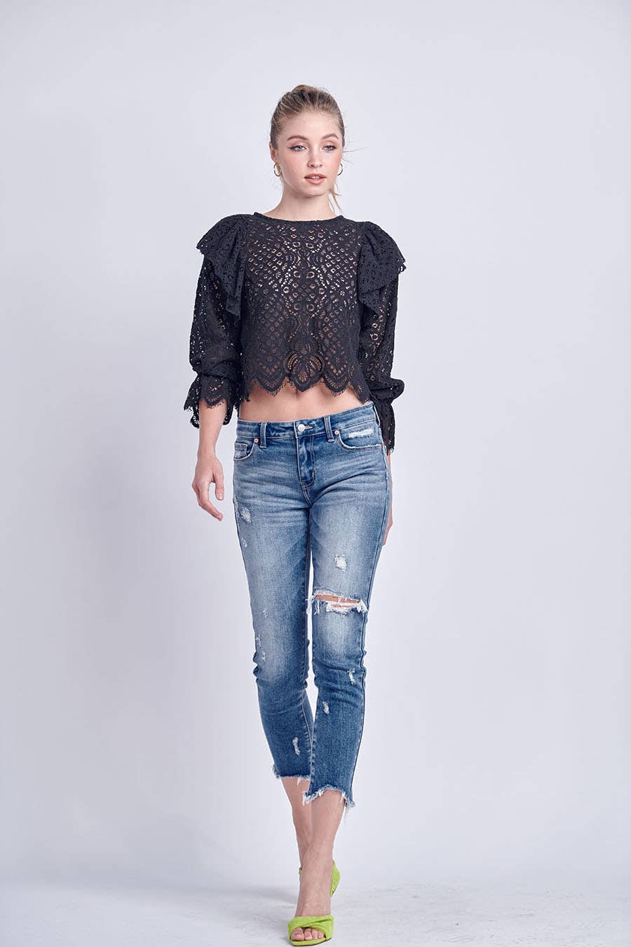 MID RISE STRETCH SKINNY STRAIGHT WITH FRAYED HEM JEANS