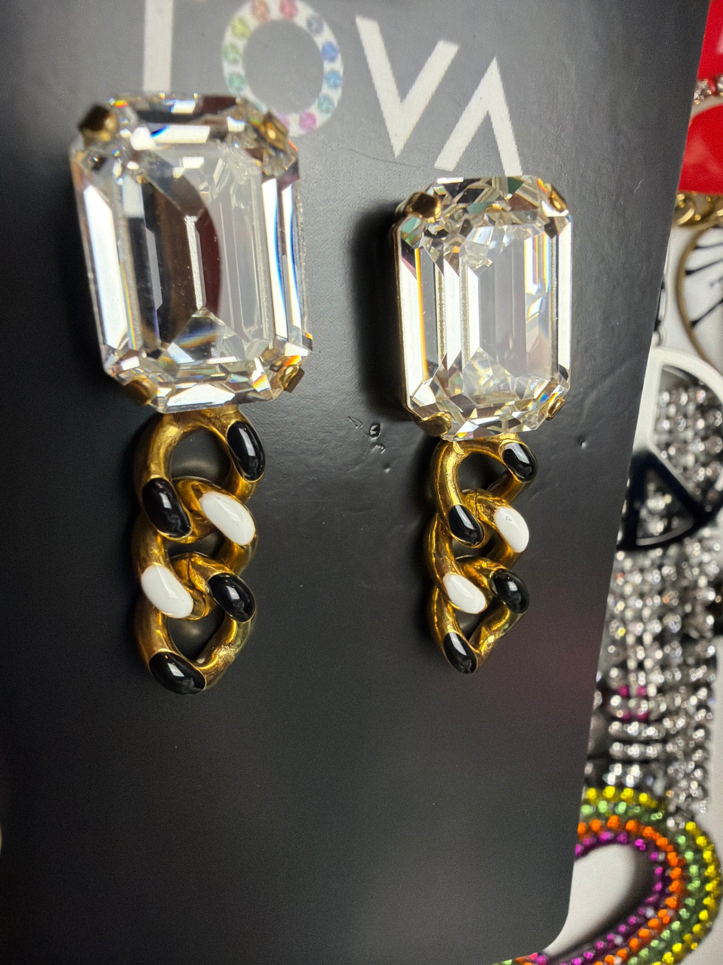 GYDA EARRINGS IN BLACK AND WHITE
