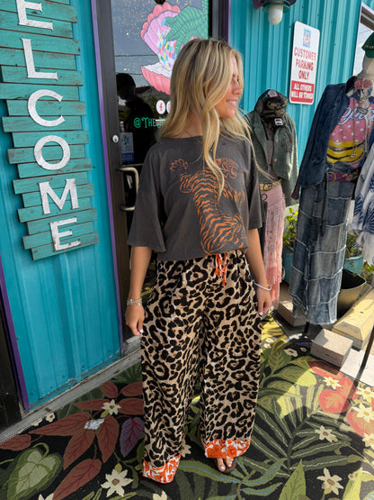 Roaring Tiger Oversized Vintage-Wash Graphic Tee