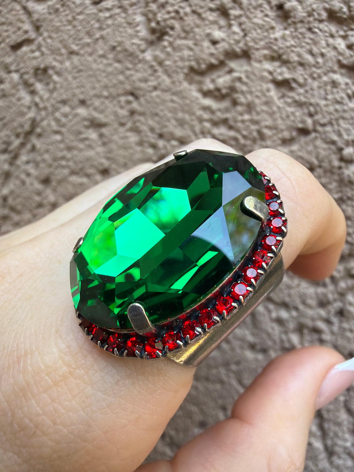 WETSTONE: Emerald w Red Trim on Silver Liz Taylor Ring