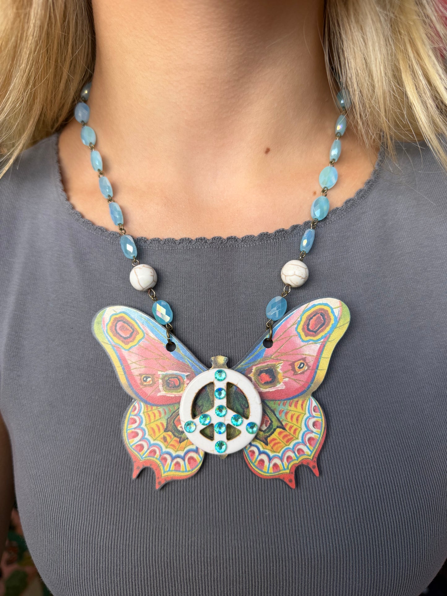 BUTTERFLY PEACE SIGN NECKALCE