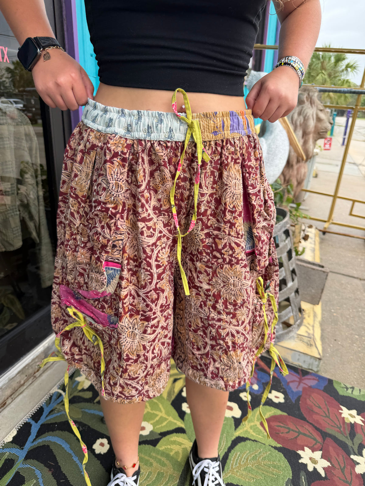 Daisy cargo shorts 