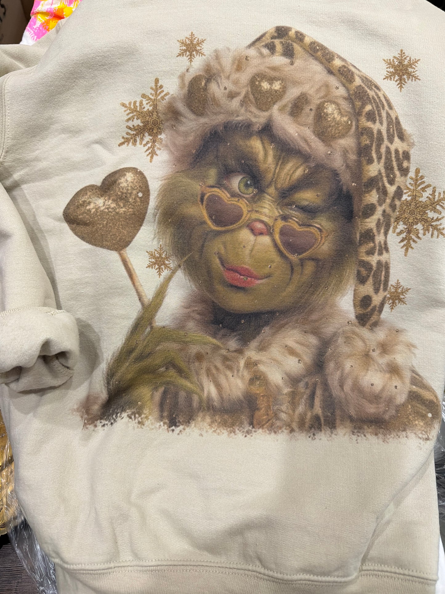 Snowing Leopard G Santa