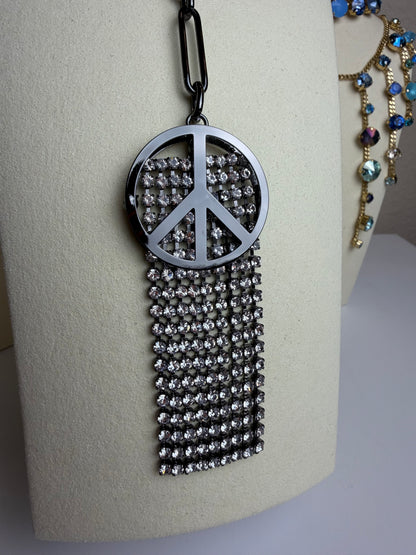 PEACEFUL NECKLACE