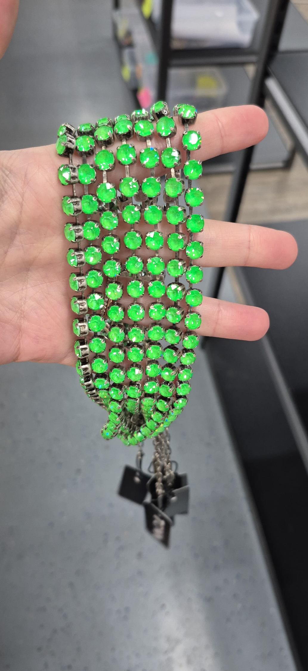 THE SARINA NECKLACE IN ELECTRIC GREEN/SILVER