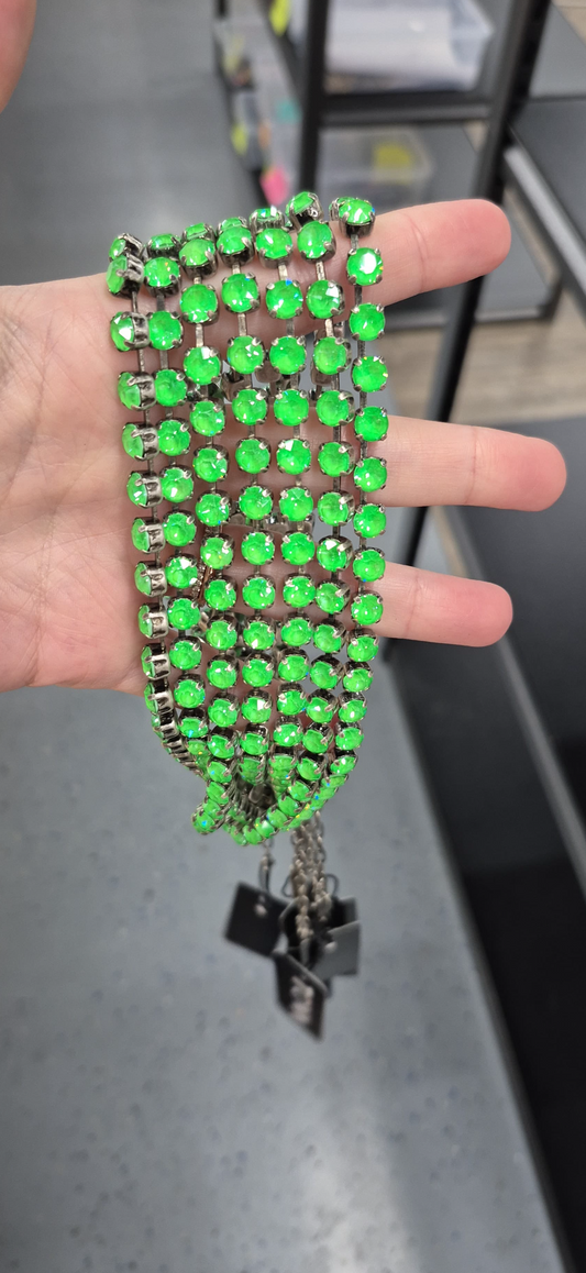 THE SARINA NECKLACE IN ELECTRIC GREEN/SILVER