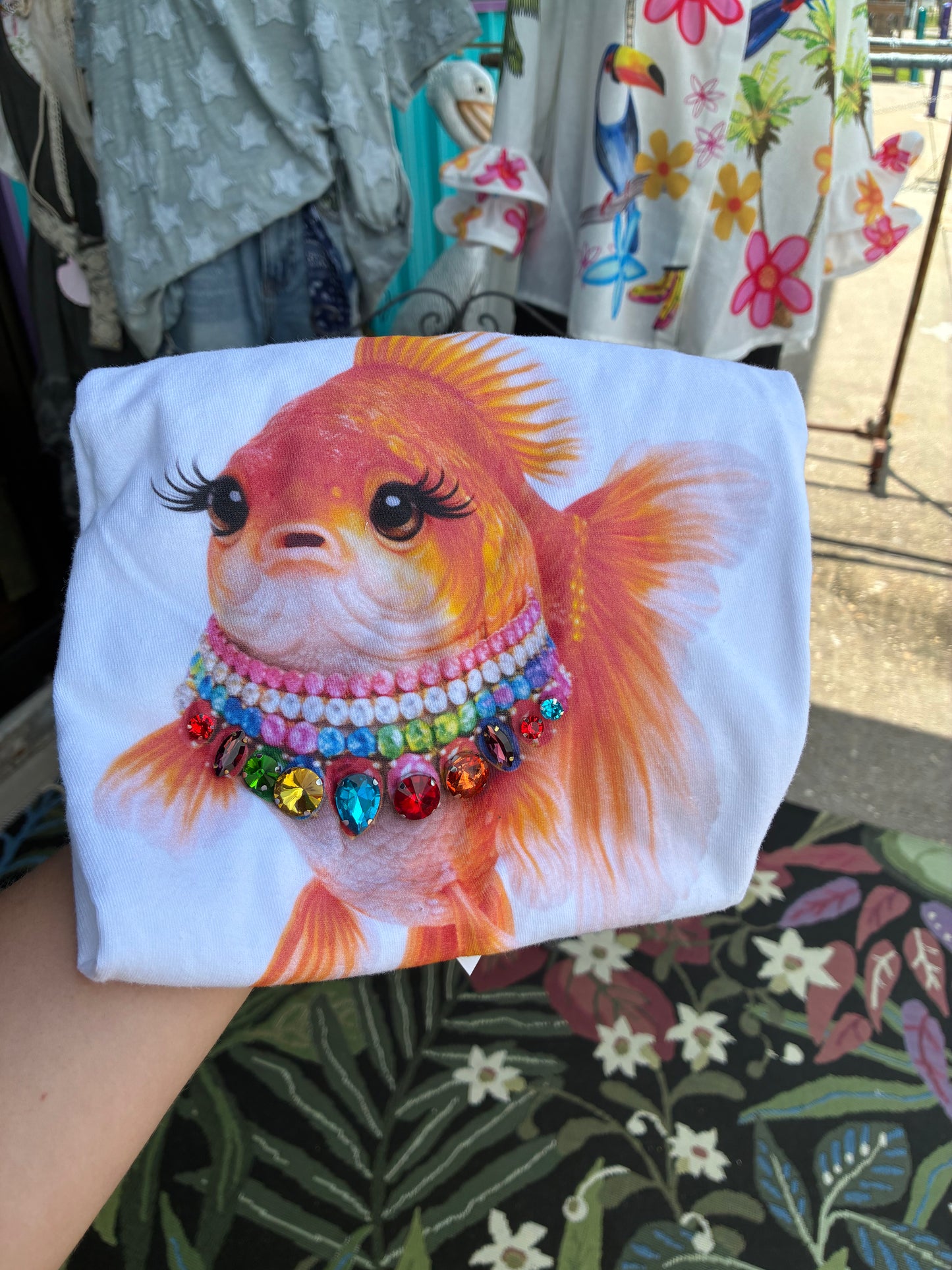 Jeweled Collar Goldfish on White or Natural Crew