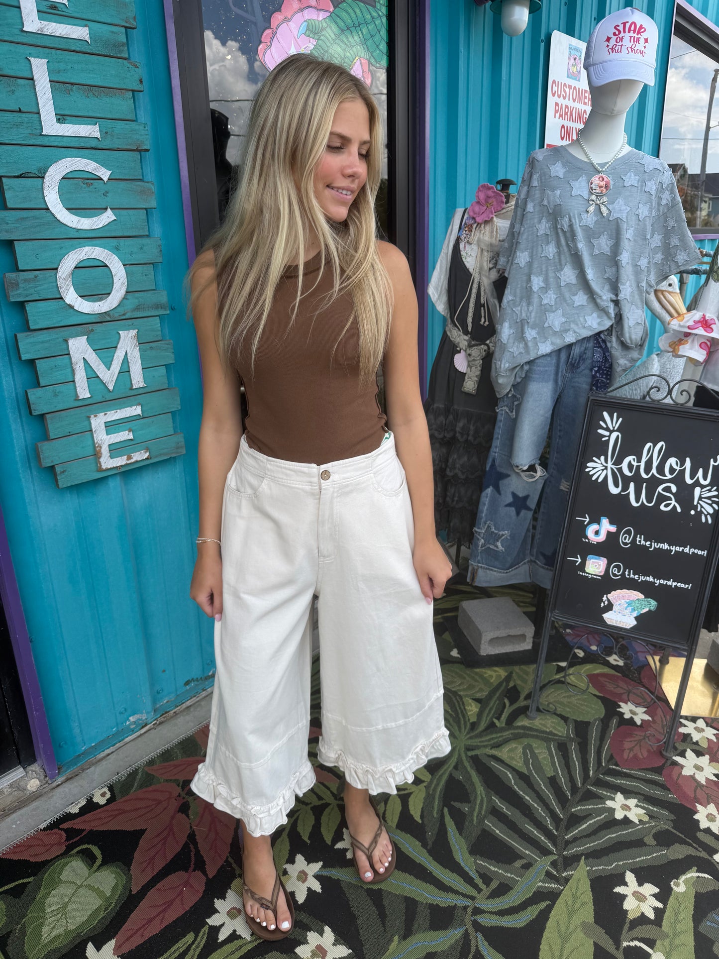 MID RISE RUFFLED HEM BLOOMER JEANS