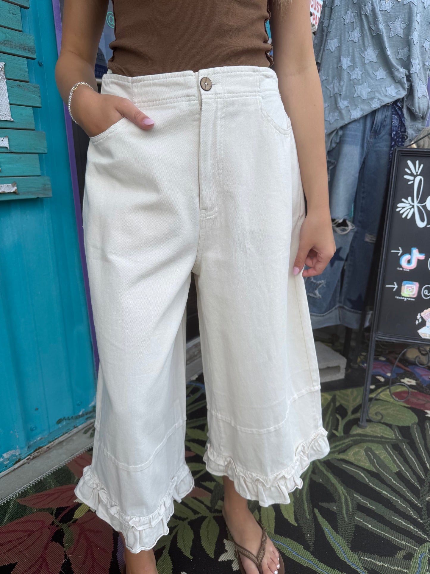 MID RISE RUFFLED HEM BLOOMER JEANS