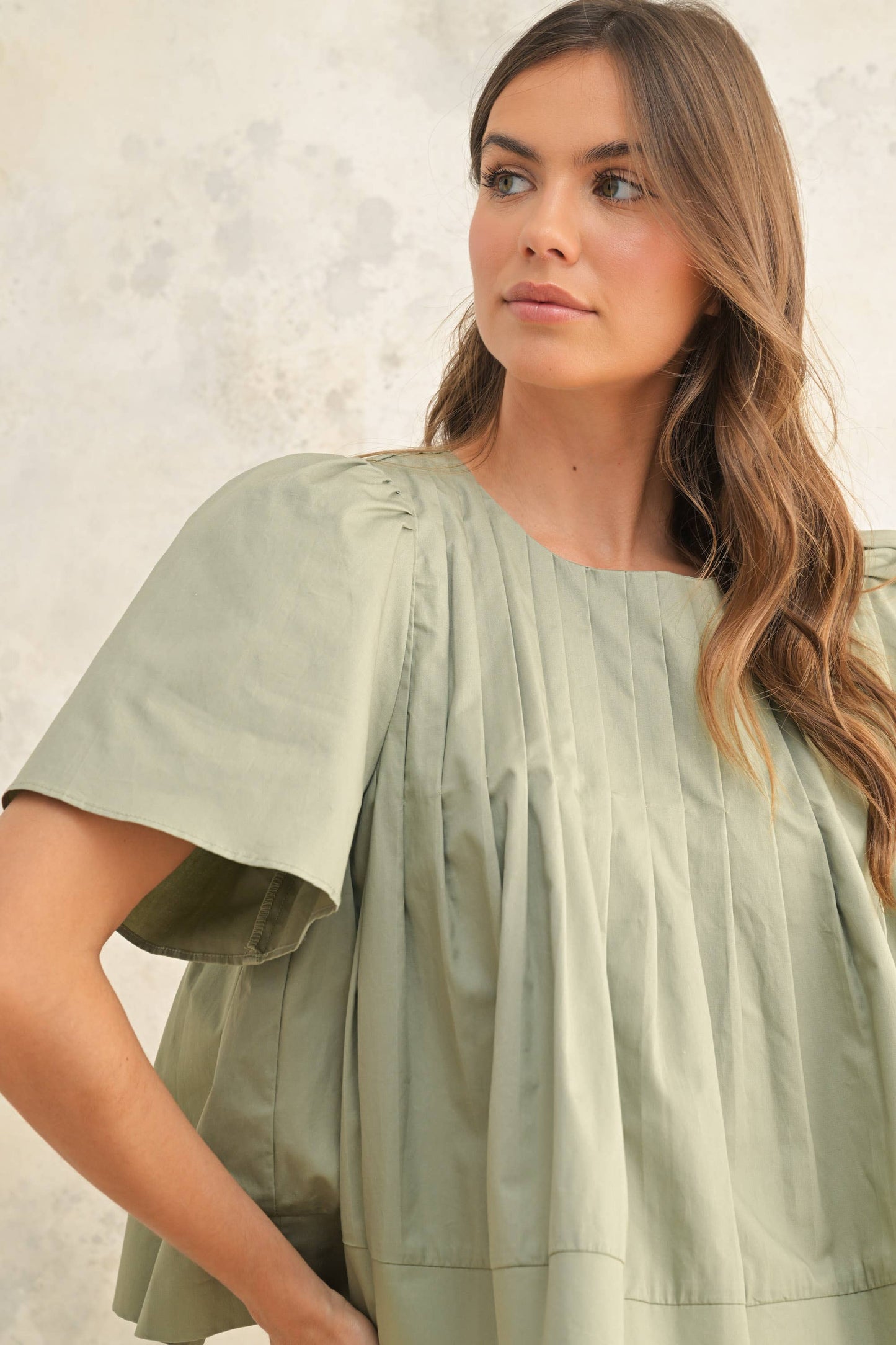 PLEATED DETAIL SHORT SLEEVE BLOUSE