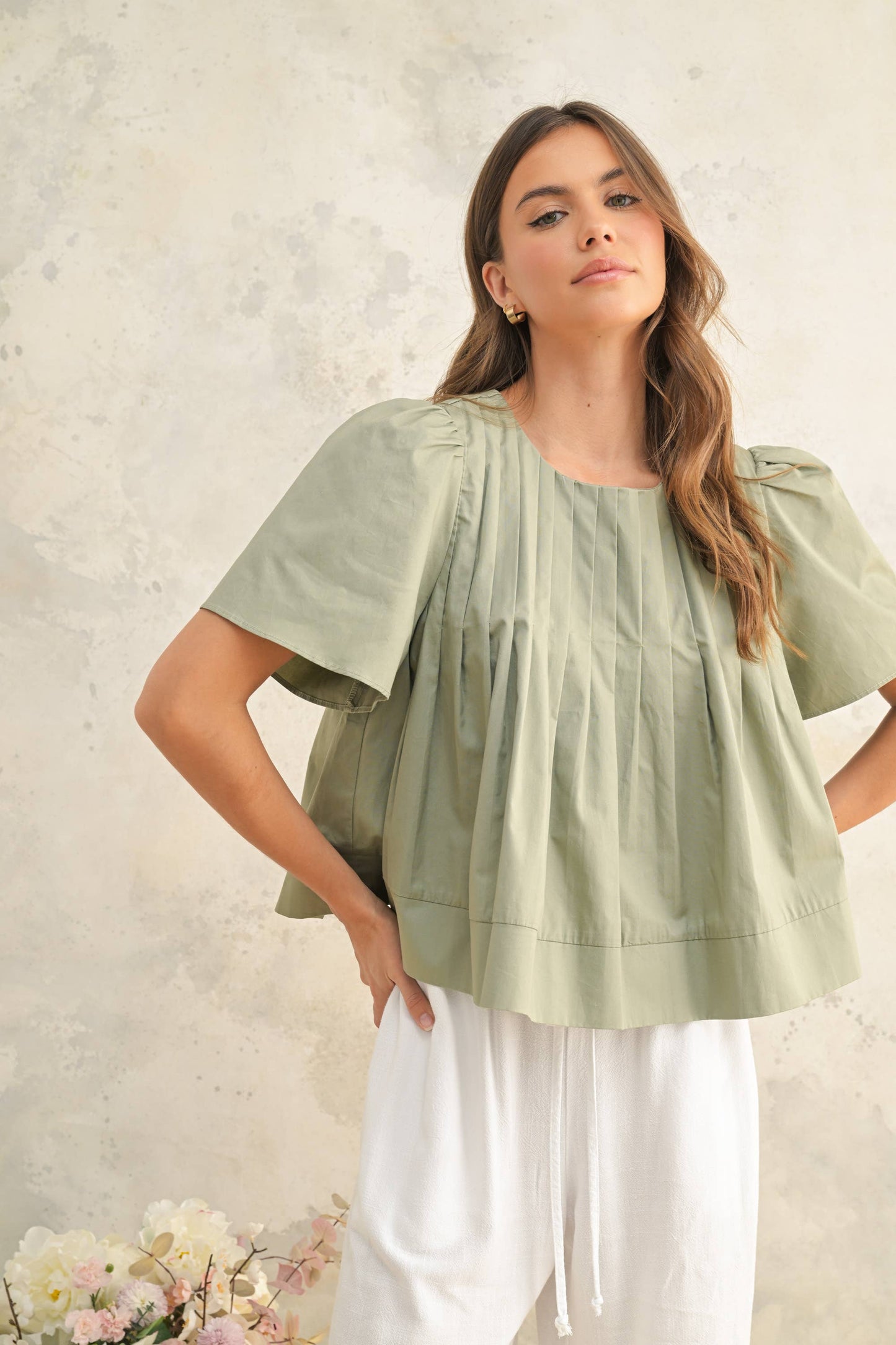 PLEATED DETAIL SHORT SLEEVE BLOUSE