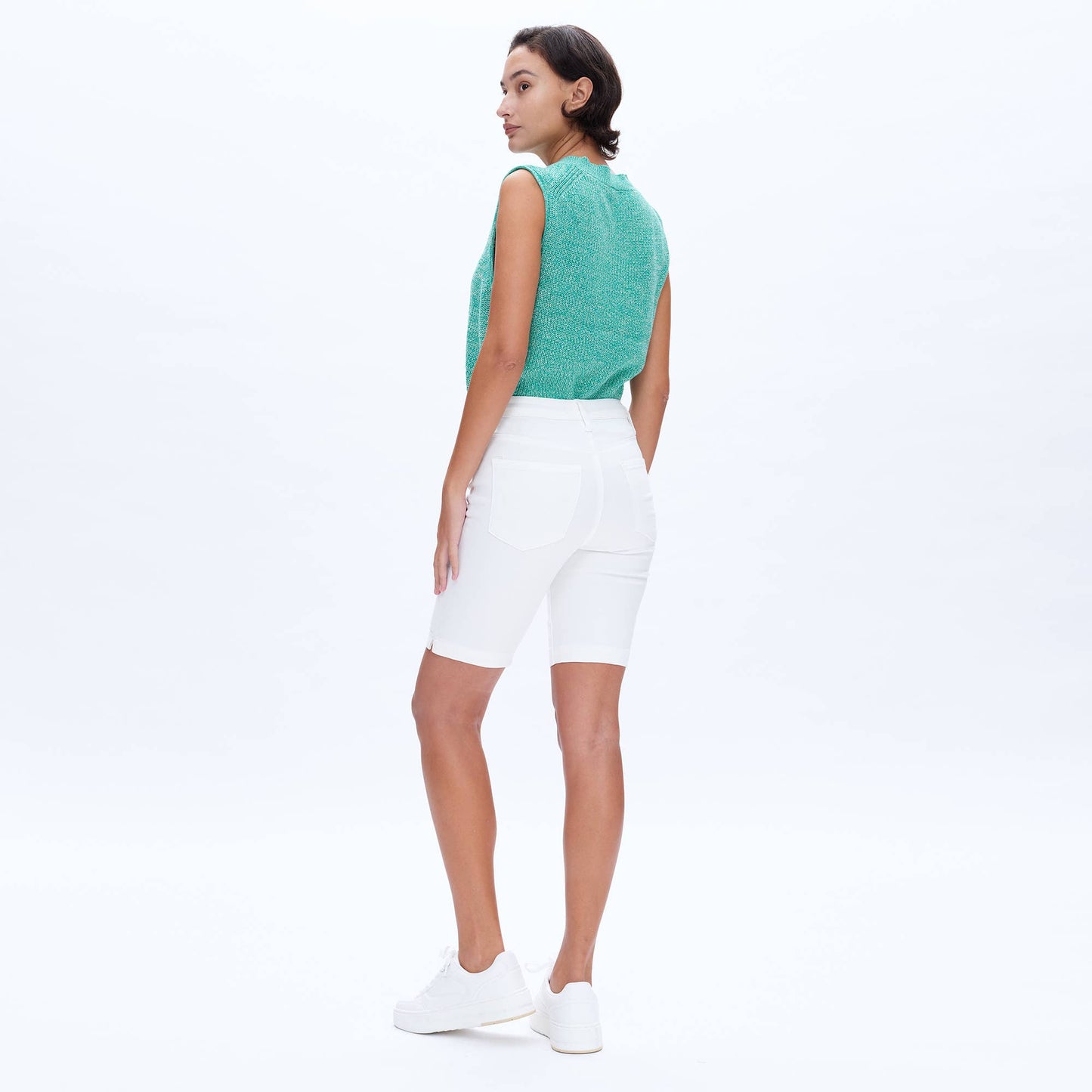 WHITE MID RISE TWILL SHORTS WITH FINISHED HEM