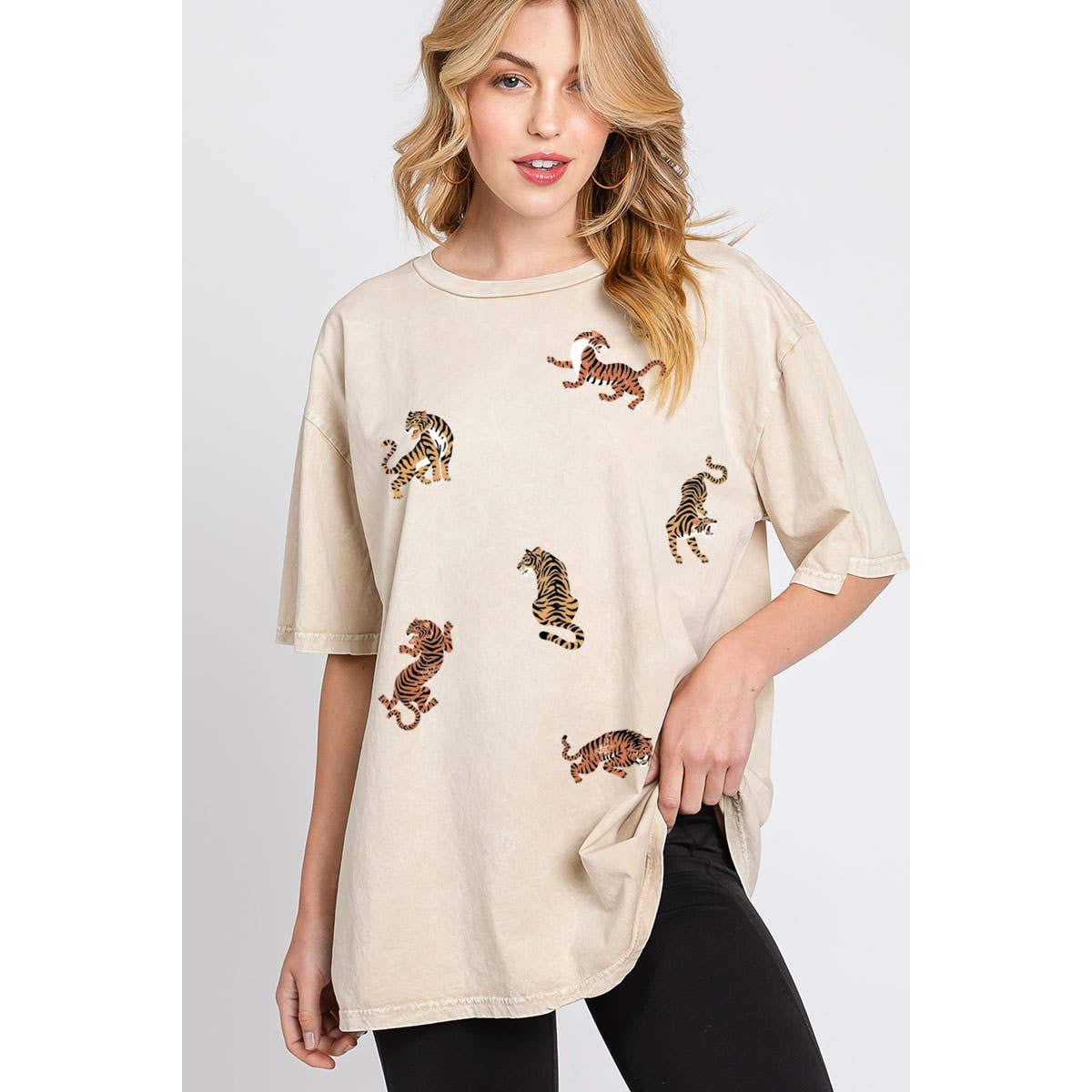 TIGER ALLOVER OVERSIZED GRAPHIC TEE