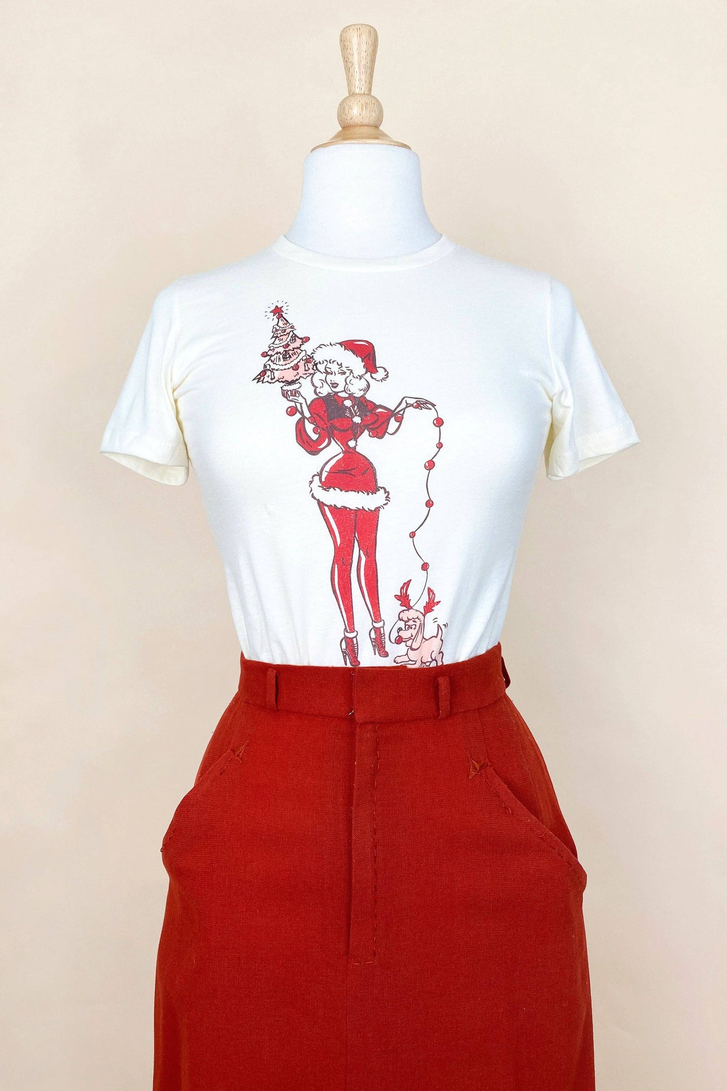 Santa's Lil' Helper Fitted Tee in Ivory