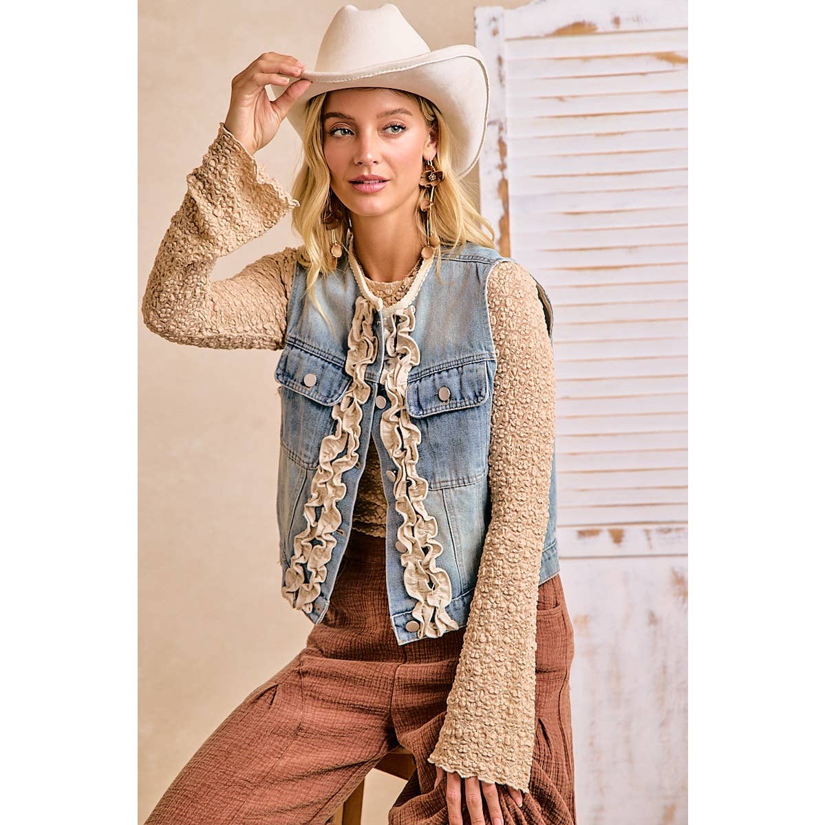 WOMEN WASHED DENIM RUFFLE LAYERING VEST