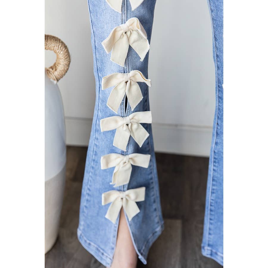 RIBBON DETAILED HIGH WAIST FLARE STRETCHY JEANS